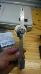You can find this type of lock on mail boxes, but with the combination here is more difficult to take it off the ring.