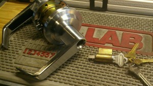 Eagle's locksmith provide a commercial lever handle lock for your office Commercial lever door handle lock repair