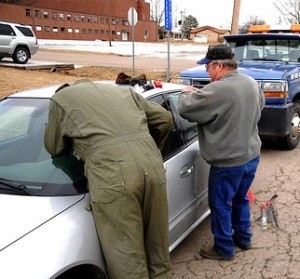 24 hour locksmith services in Cincinnati, OH Car lockout services by Eagle's Locksmith of Cincinnati